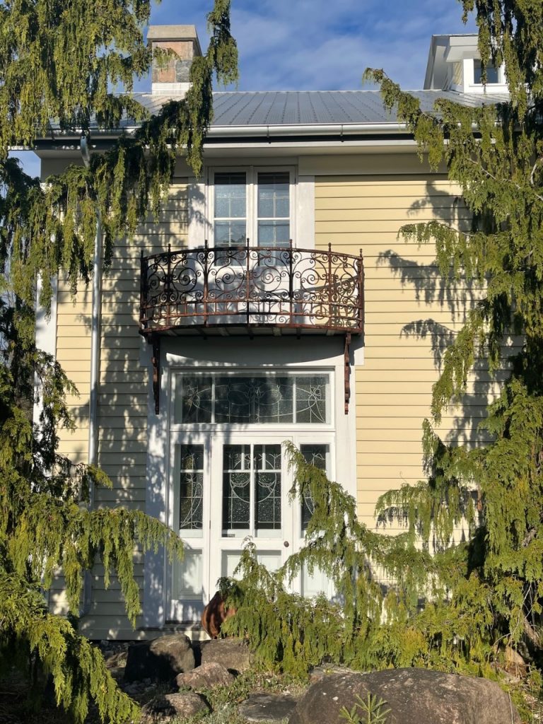 Balcony, surrounded by trees